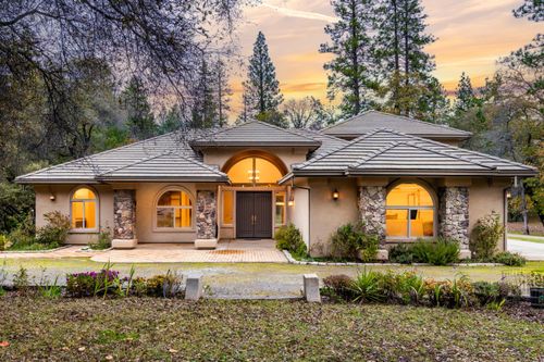 1746 Hidden Valley Ln, Auburn, CA, 95602-8850 | Card Image