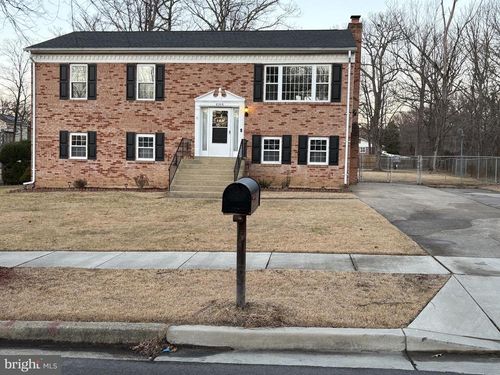 8206 Comet Dr, Fort Washington, MD, 20744-1807 | Card Image