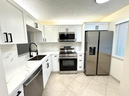 205-6649 Somerset Dr, Boca Raton, FL, 33433-7876 | Card Image