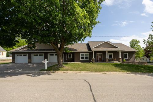 380 7th St Se, Chatfield, MN, 55923-1404 | Card Image