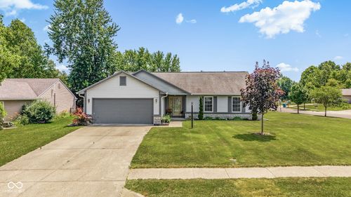 5473 Kelly Anne Way, Noblesville, IN, 46062-8495 | Card Image