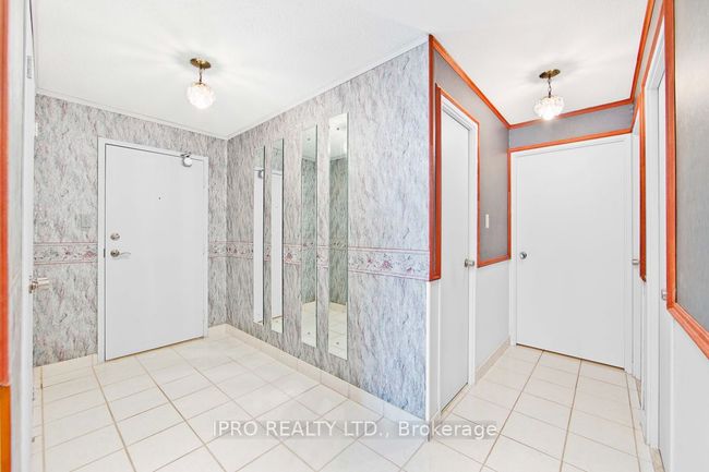 1002 - 1320 Mississauga Valley Blvd, Condo with 3 bedrooms, 2 bathrooms and 2 parking in Mississauga ON | Image 6