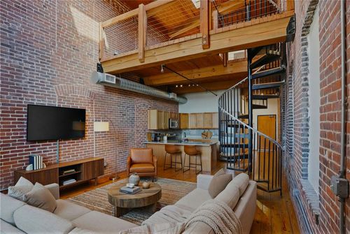 unit-303-407 Pine St, Providence, RI, 02903-4557 | Card Image