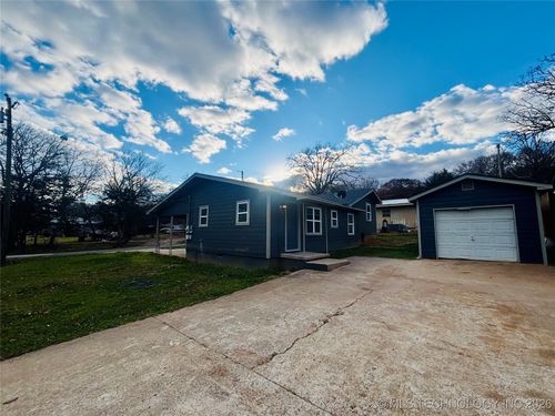 800 W Grand Ave, Eufaula, OK, 74432-2852 | Card Image