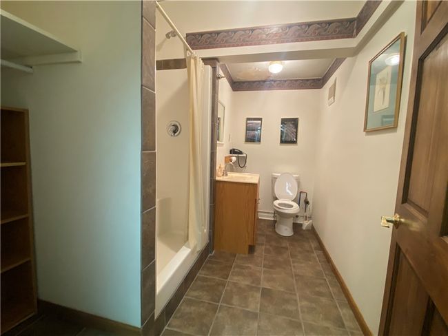 Full Bathroom | Image 33