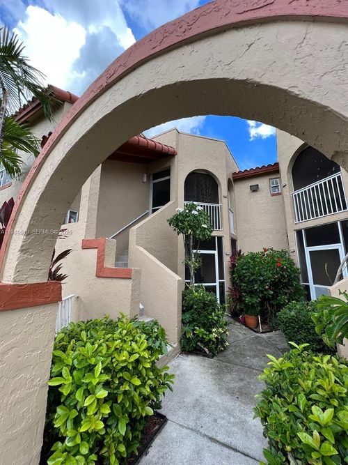 205-8657 5th St, Pembroke Pines, FL, 33025-1490 | Card Image