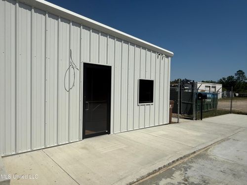 c-8579 W Oaklawn Rd, Biloxi, MS, 39532-8635 | Card Image