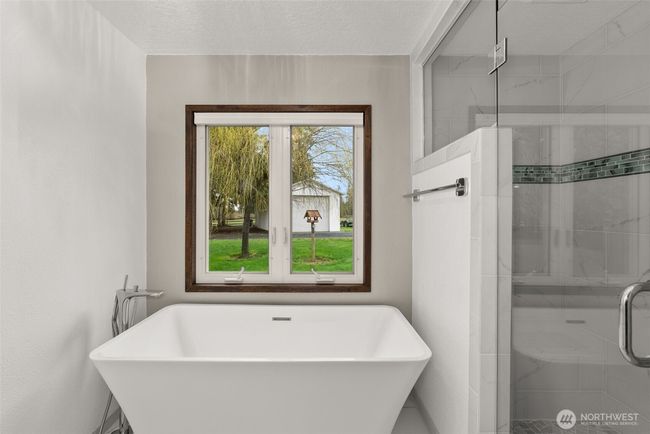 Main Bath Soaking Tub | Image 20