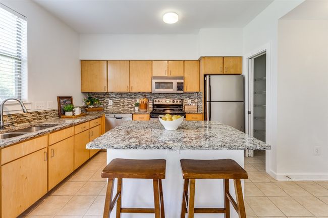 APT-1102 - 1201 Grove Blvd, Condo with 2 bedrooms, 3 bathrooms and 1 parking in Austin TX | Image 7