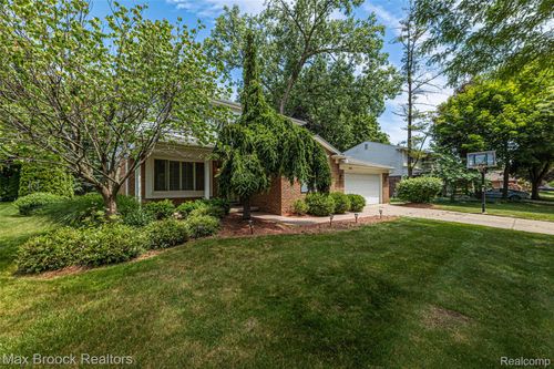 683 Thurber Dr, Troy, MI, 48085-4886 | Card Image