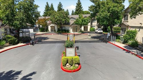 32-2001 Eastwood Dr, Vacaville, CA, 95687-6177 | Card Image