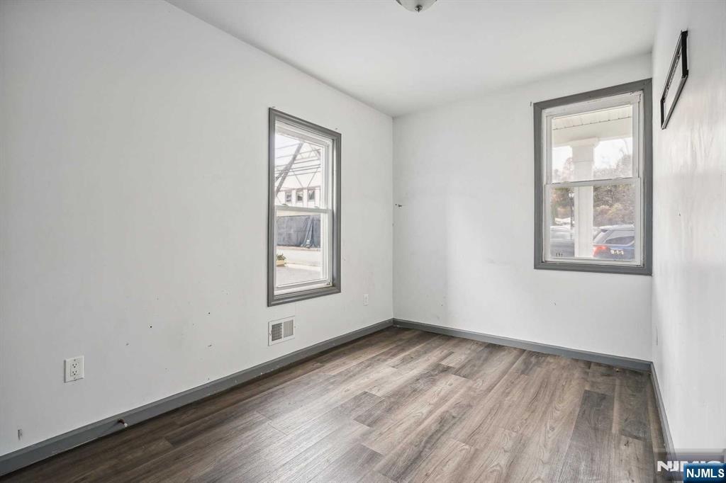 Residential Lease in Montclair 3