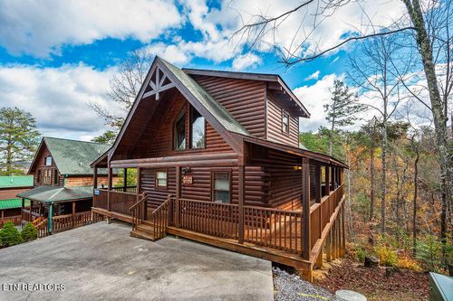 3420 Pebblestone Way, Pigeon Forge, TN, 37863 | Card Image