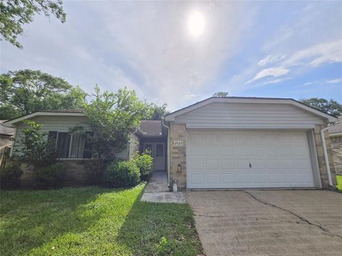2922 Whetrock Ln, Sugar Land, TX, 77479-1737 | Card Image