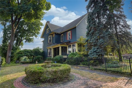7 Lakeview Park, Rochester, NY, 14613-1708 | Card Image