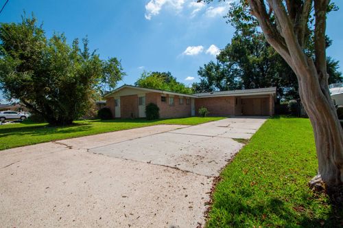 709 Roder St, Berwick, LA, 70342-2217 | Card Image