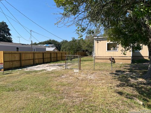 719 N Doughty St, Rockport, TX, 78382-5405 | Card Image
