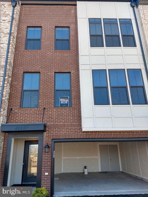 42287 Crawford Ter, BRAMBLETON, VA, 20148-4924 | Card Image