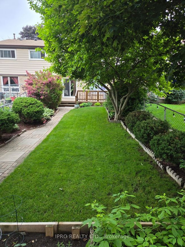 238 Royal Salisbury Way, House attached with 3 bedrooms, 2 bathrooms and 3 parking in Brampton ON | Image 42