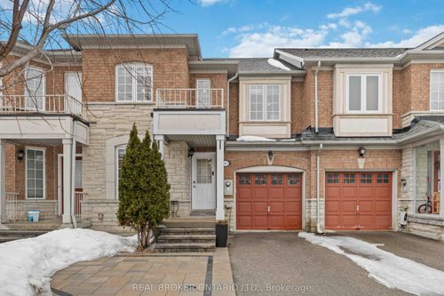 107 Rideau Dr, Richmond Hill, ON, L4B4P1 | Card Image