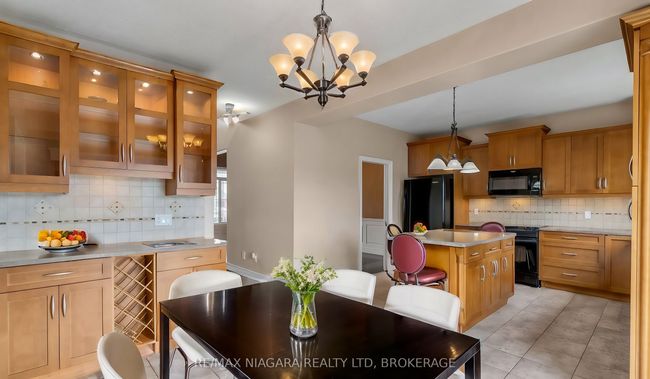 7149 Parkside Rd, House other with 6 bedrooms, 4 bathrooms and 2 parking in Niagara Falls ON | Image 5