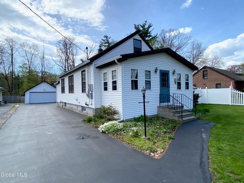 38 Van Heusen St, Albany, NY, 12205-4412 | Card Image
