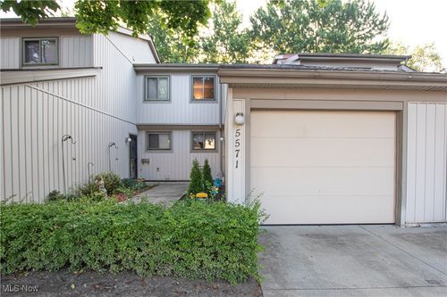 5571 Candlewood Ct, Parma, OH, 44134-2040 | Card Image