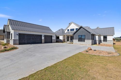 220 Interlaken St, Fredericksburg, TX, 78624-3886 | Card Image