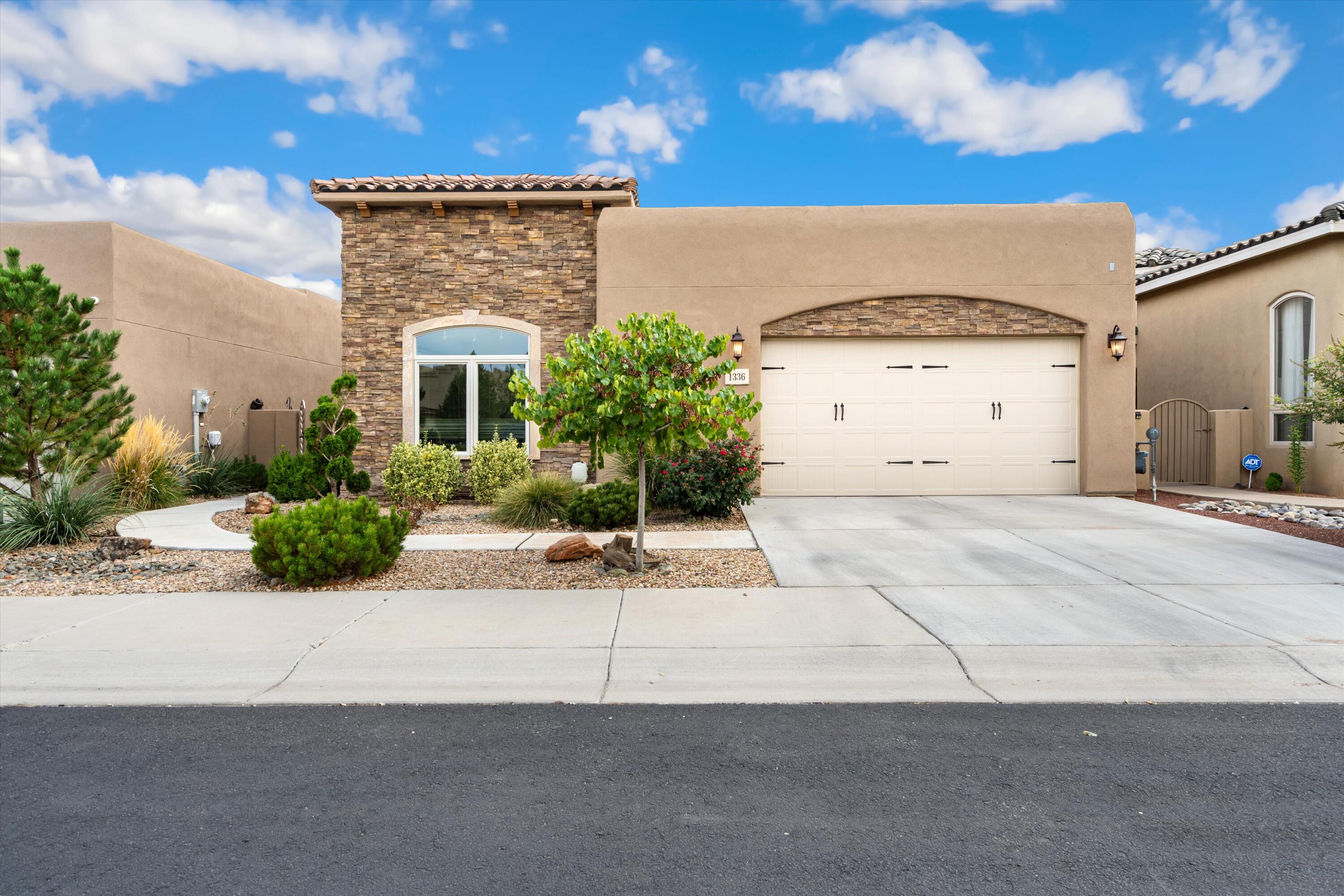 Valle Ln, Albuquerque, NM 87107