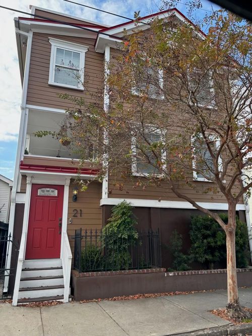 21 Aiken St, Charleston, SC, 29403-5636 | Card Image