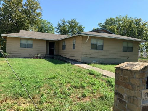 400 N Weaver St, Gainesville, TX, 76240-3950 | Card Image