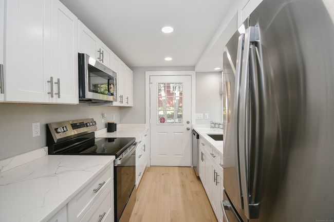15 Elizabeth Rd, House other with 3 bedrooms, 2 bathrooms and null parking in Canton CT | Image 5