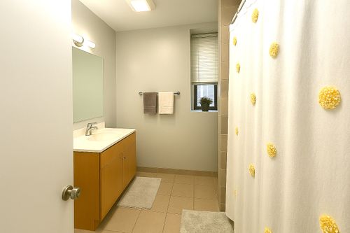 g-1416 W Wolfram St, Chicago, IL, 60657-4117 | Card Image