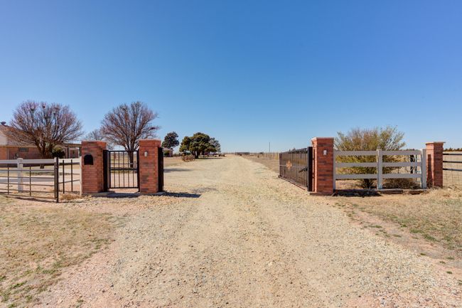 14101 E Fm 1527, Home with 3 bedrooms, 4 bathrooms and null parking in Lorenzo TX | Image 82