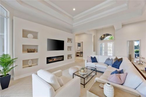 8950 Shenendoah Cir, NAPLES, FL, 34113-1661 | Card Image