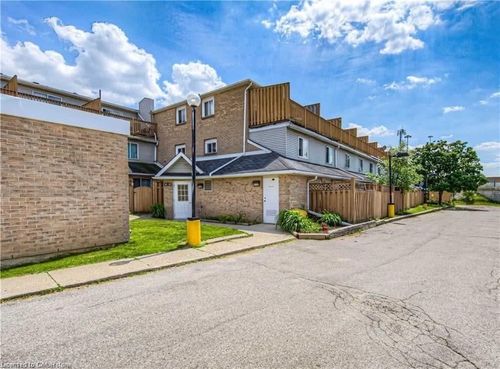 58-67 Valleyview Rd, Kitchener, ON, N2E3J1 | Card Image
