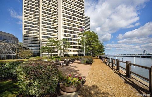 300-22i-1001 W Jefferson Ave, Detroit, MI, 48226-4508 | Card Image