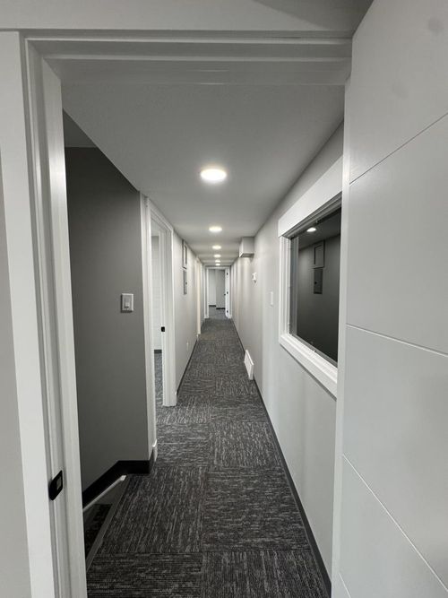 7823 127 Ave Nw, Edmonton, AB, T5C1R9 | Card Image