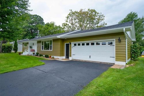 1044 W Spruce St, Chippewa Falls, WI, 54729-1748 | Card Image