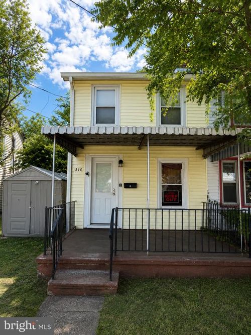 818 W 2nd St, Florence, NJ, 08518-1106 | Card Image