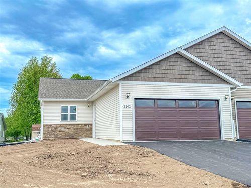 2102 S Ironwood Ave, MARSHFIELD, WI, 54449-5581 | Card Image