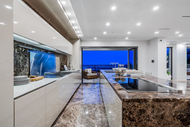 1123 Crestline Rd, House other with 6 bedrooms, 9 bathrooms and 8 parking in West Vancouver BC | Image 12