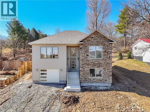 16 Mayflower St, Fredericton, NB, E3C1L5 | Card Image