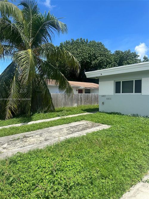 6803-6801 Nw 2nd Ct, Miami, FL, 33150-4039 | Card Image