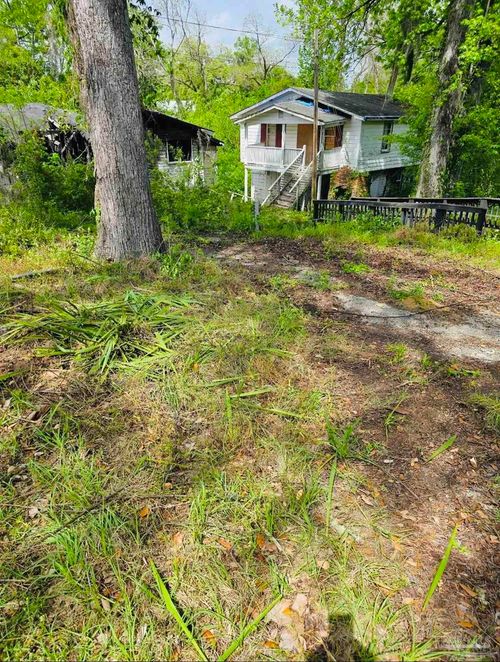 1203 S Main St, Chattahoochee, FL, 32324-2336 | Card Image