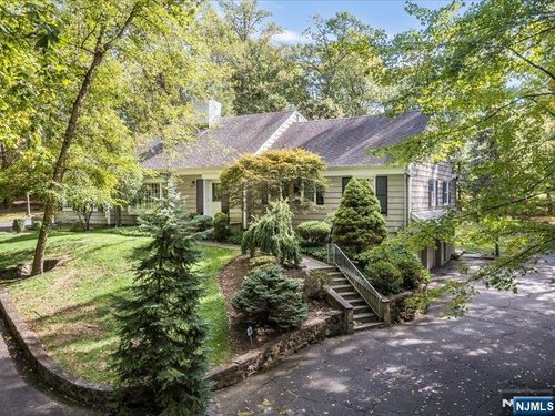 9 Meadow Ln, Caldwell, NJ, 07006-4407 | Card Image