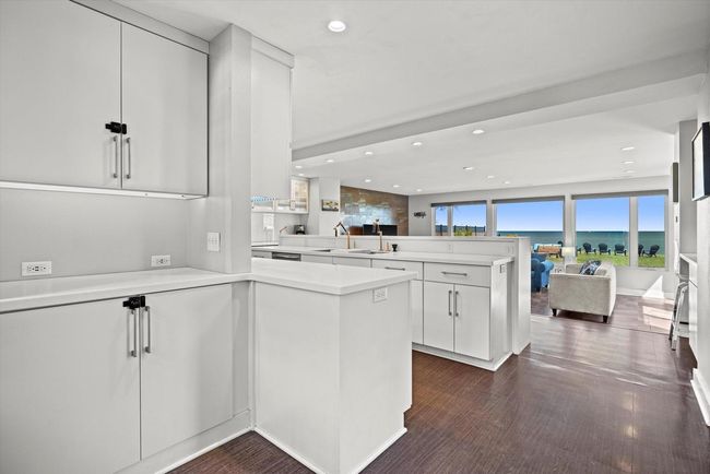 2533 Lakeshore Dr, House other with 5 bedrooms, 3 bathrooms and null parking in Sheboygan WI | Image 9