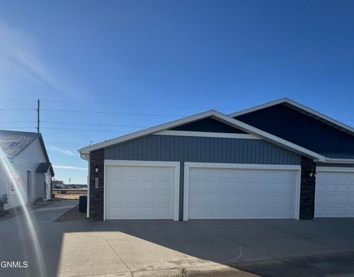 203 Kenner Loop, Bismarck, ND, 58504 | Card Image