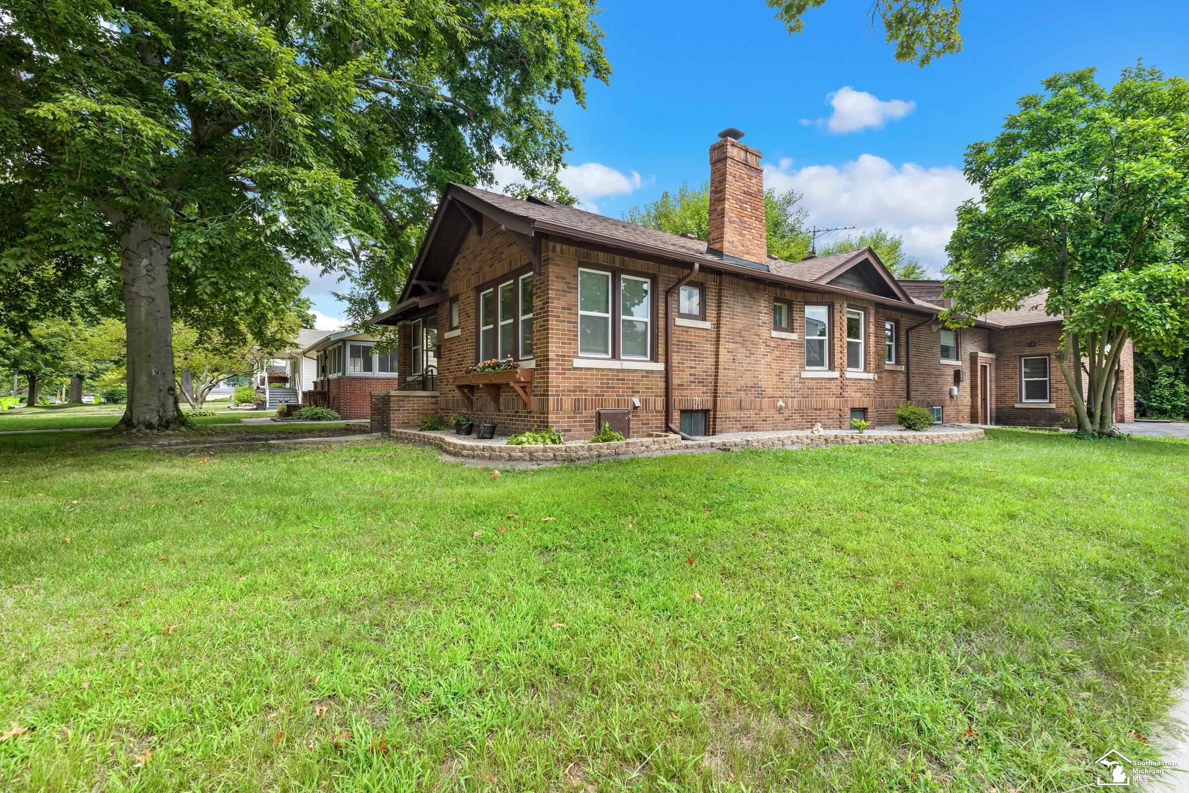 Evergreen St, Flat Rock, MI 48134