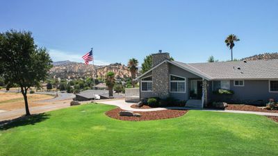 32165 Pleasant Oak Drive, House other with 3 bedrooms, 2 bathrooms and null parking in Springville CA | Image 3